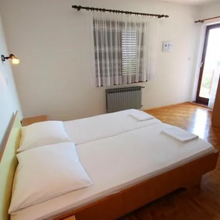 One-bedroom Near Sea 6 *