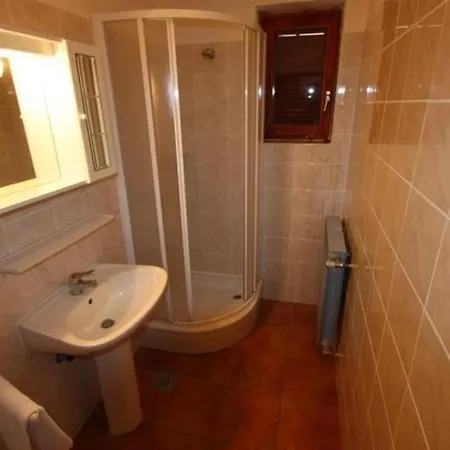 One-bedroom Near Sea 6 דירה